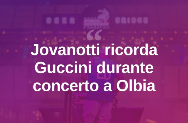 Jovanotti a Olbia, sul palco chiama lo staff per ricordare Guccini