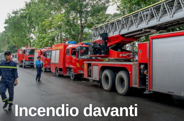 Incendio davanti all’ospedale Mater Olbia, paura in città