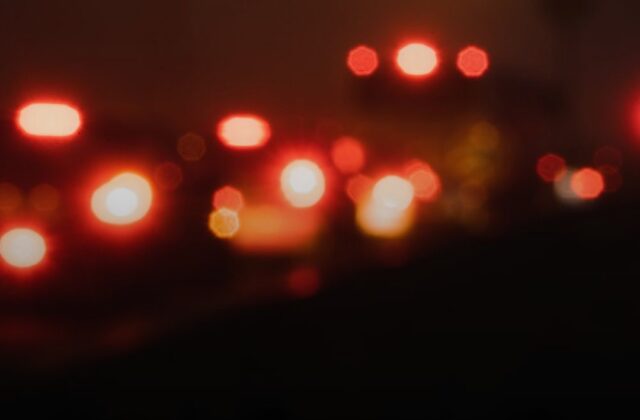 Auto in fiamme sulla 131 a Nuraminis, conducente illeso