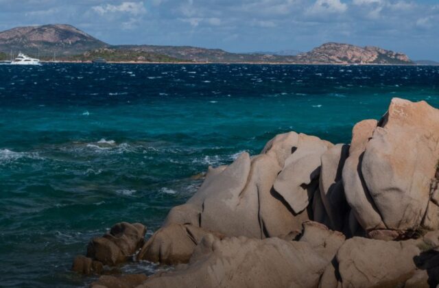 Cala Moresca, lavori per un set cinematografico: Fasolino chiede chiarezza