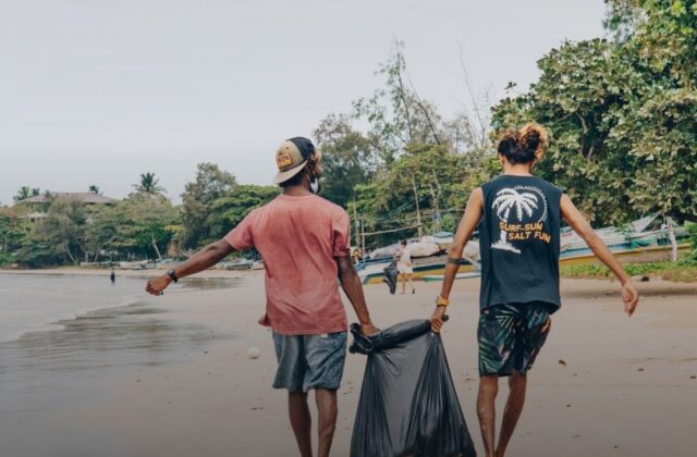 Cannigione, giornata di pulizia della costa con Plastic Free